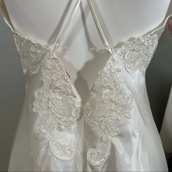 M VS Victoria’s Secret Vintage Embellished Perl White Satin Bride Slip and Robe - Picture 11 of 13